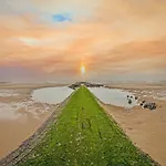 Cozy Nook Near The Sandy Shore Apartment